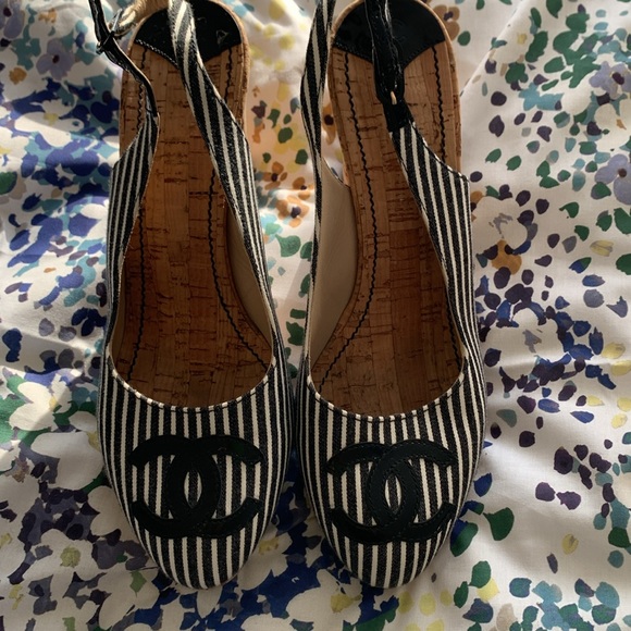 Chanel Vintage Slingback Pumps - Picture 2 of 11